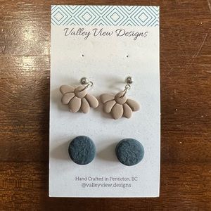 2 pairs- Earrings